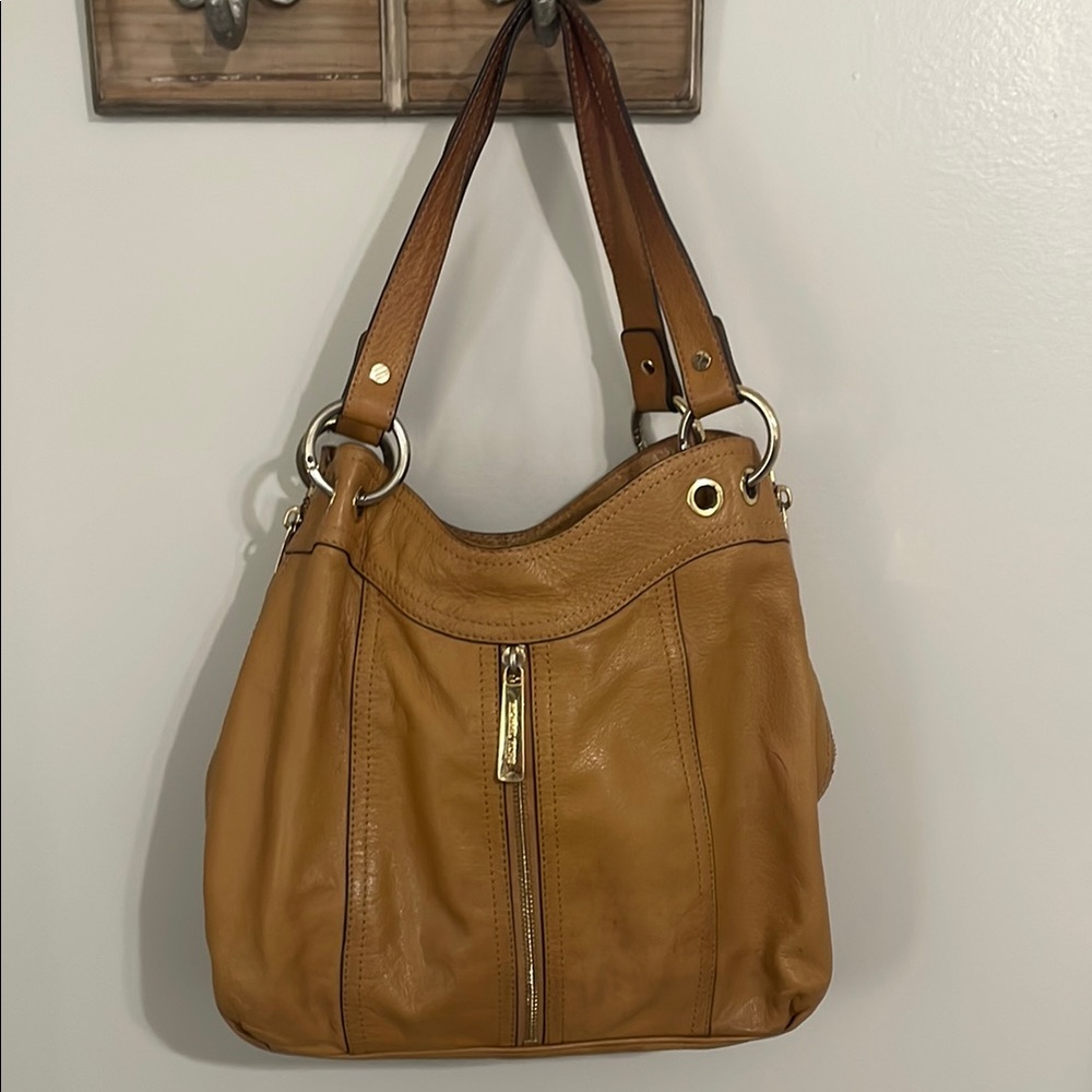 Elegant Tan Leather Shoulder Bag
